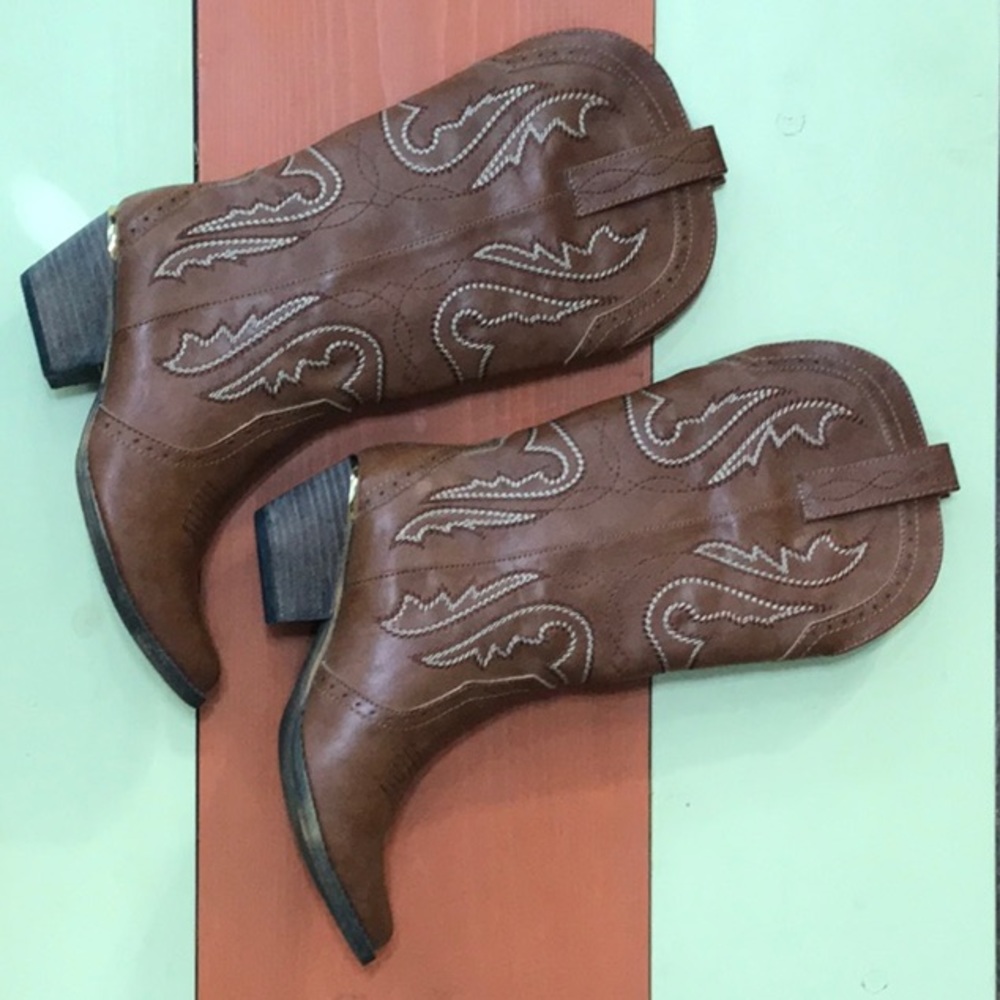 Very volatile boots